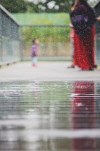 雨の日子供遊び場