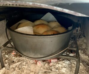 ダッチオーブンでパン