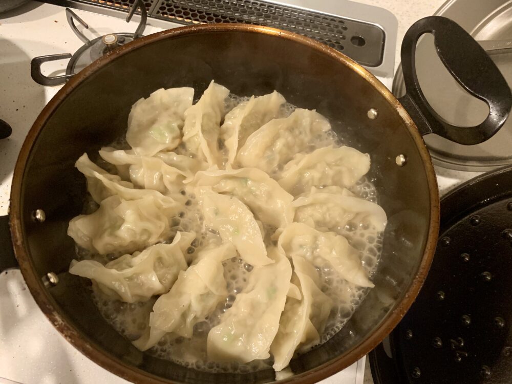 餃子鍋で焼いた餃子