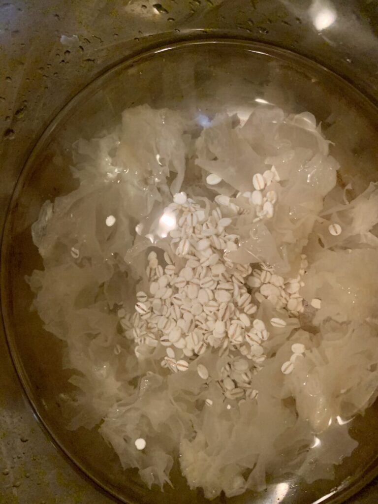 押麦と一緒に煮込む