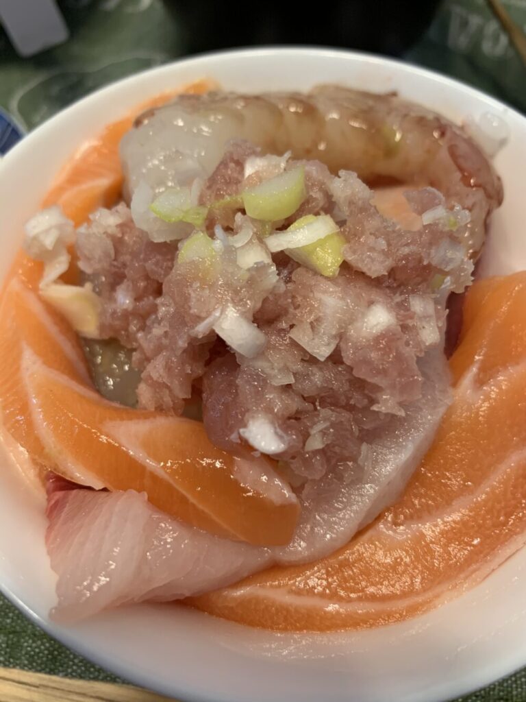 余った具材は海鮮丼に