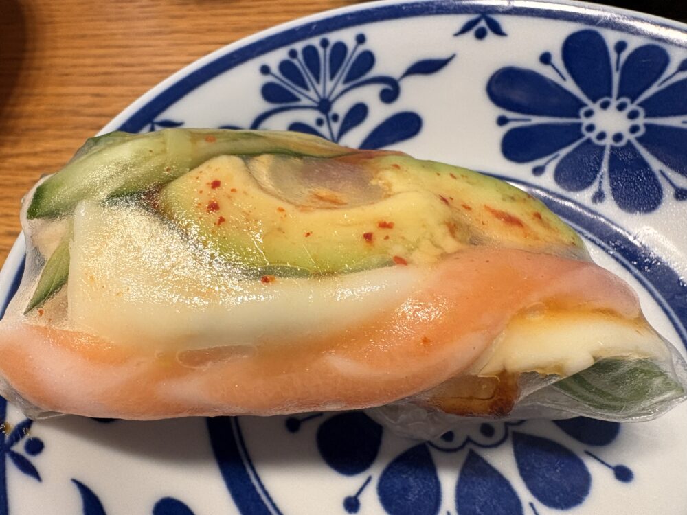 包む