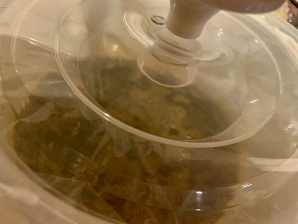 蓋の前にラップをつける