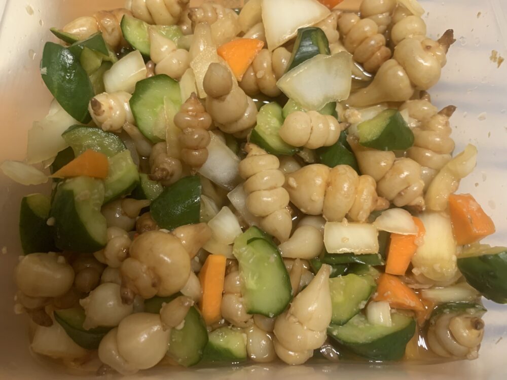 チョロギ自体にはほとんど味がないので、漬けダレの風味がよく染み込んでいて美味しい