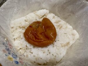 はちみつ梅おにぎり