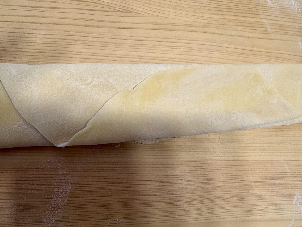 伸ばしたきじをぐるぐる