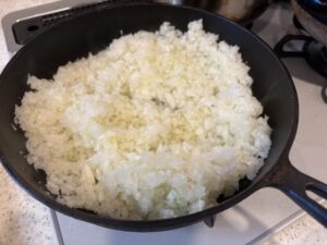 玉ねぎを炒める